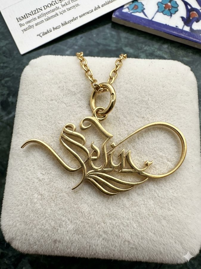El işçiliği isme özel altın kolye